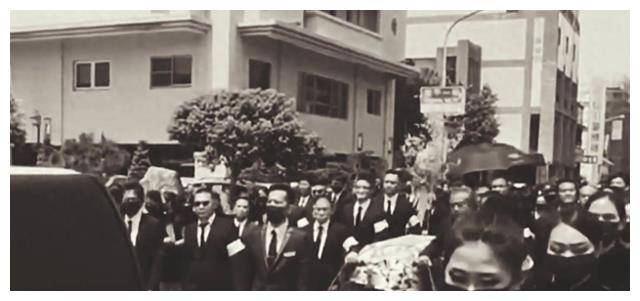 1998年长春黑老大惨死，100多辆豪车送葬，沿街抛洒人民币