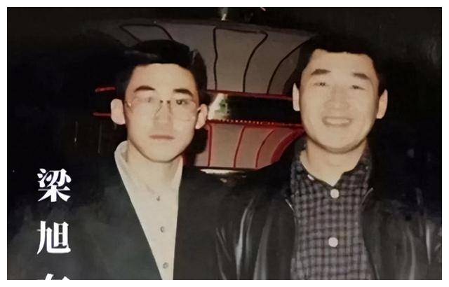 1998年长春黑老大惨死，100多辆豪车送葬，沿街抛洒人民币