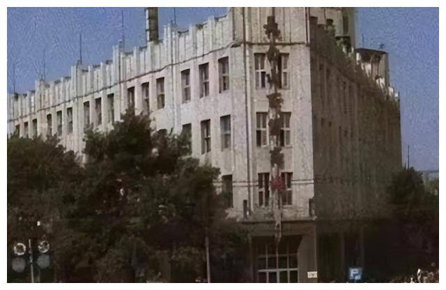 1998年长春黑老大惨死，100多辆豪车送葬，沿街抛洒人民币