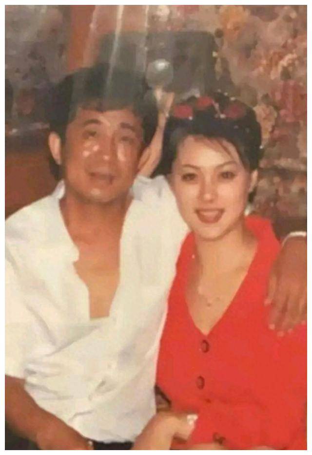 1998年长春黑老大惨死，100多辆豪车送葬，沿街抛洒人民币