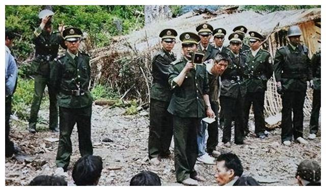 1998年长春黑老大惨死，100多辆豪车送葬，沿街抛洒人民币