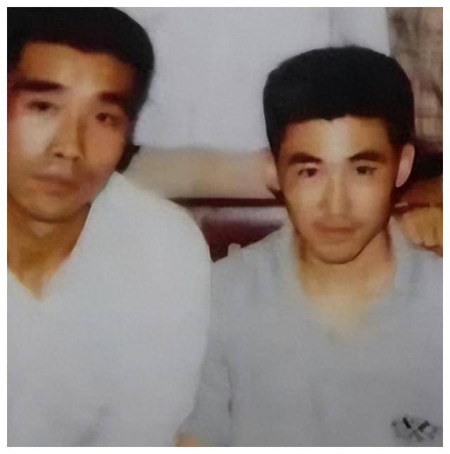 1998年长春黑老大惨死，100多辆豪车送葬，沿街抛洒人民币