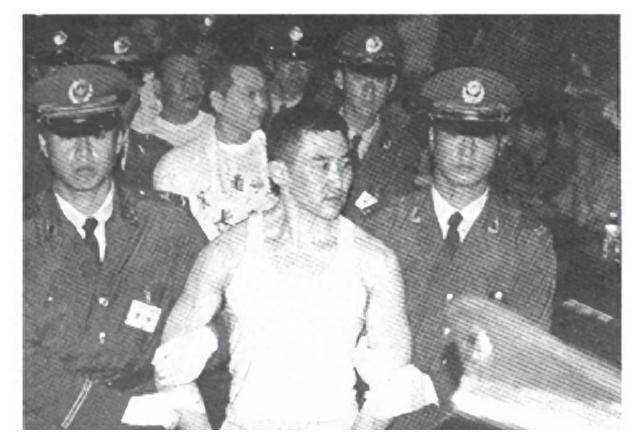 1998年长春黑老大惨死，100多辆豪车送葬，沿街抛洒人民币