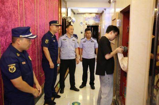 江西南丰：强化“九小场所”隐患排查，密织消防安全防护网